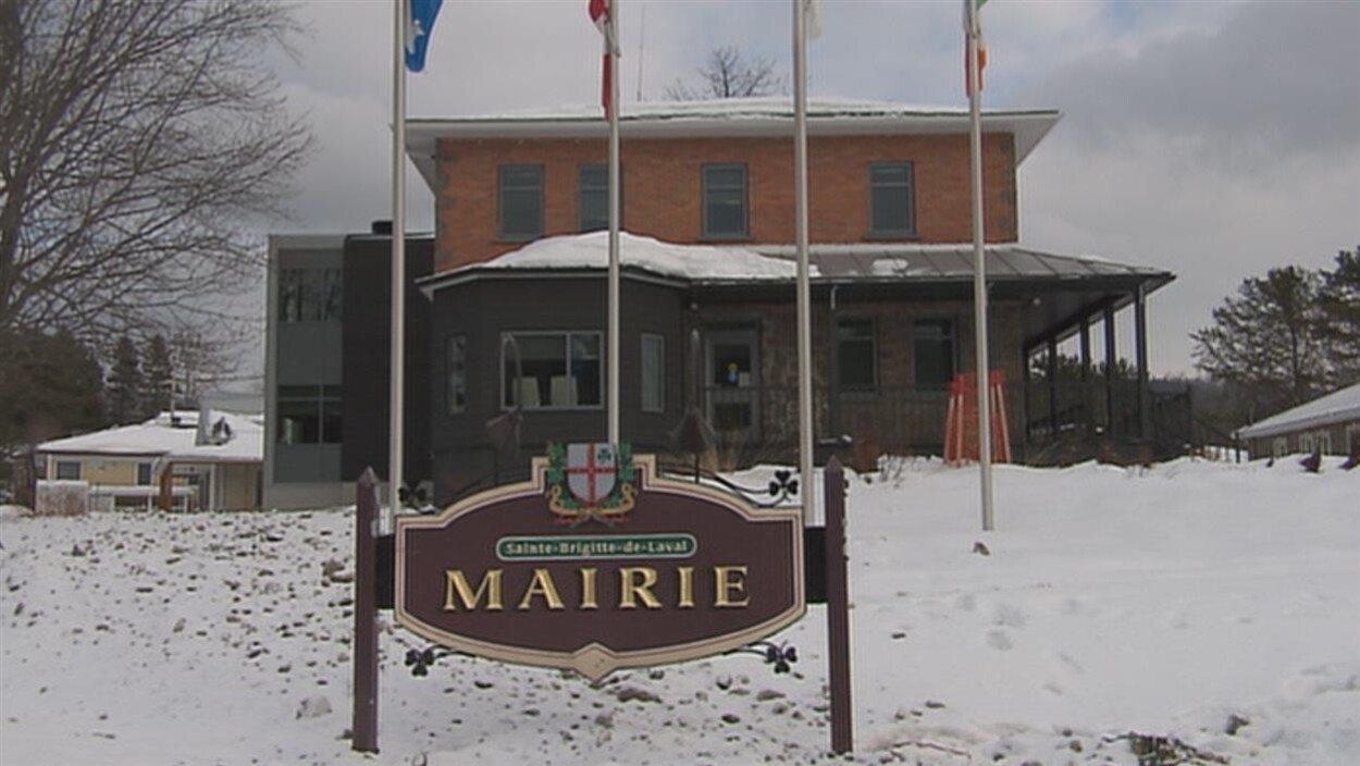 La mairie de Sainte-Brigitte-de-Laval