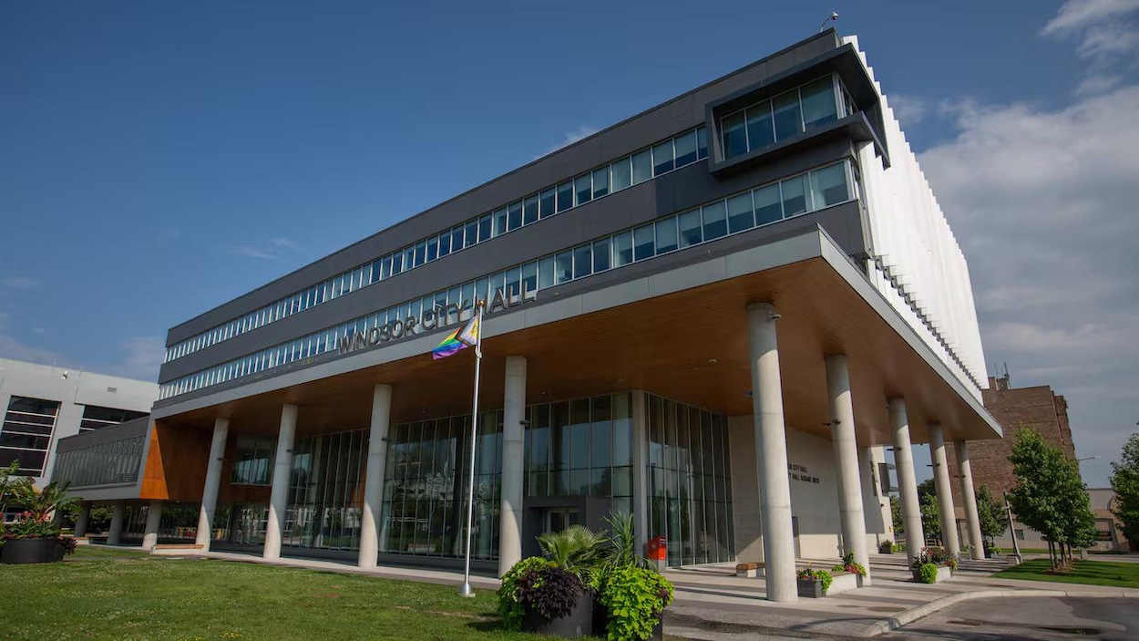 Élections municipales à Windsor : les prochaines étapes après la victoire de Fred Francis