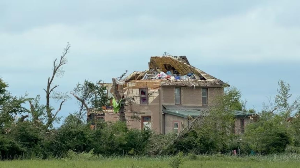 Un couple du Manitoba se remet de la tornade qui a ravagé sa maison centenaire
