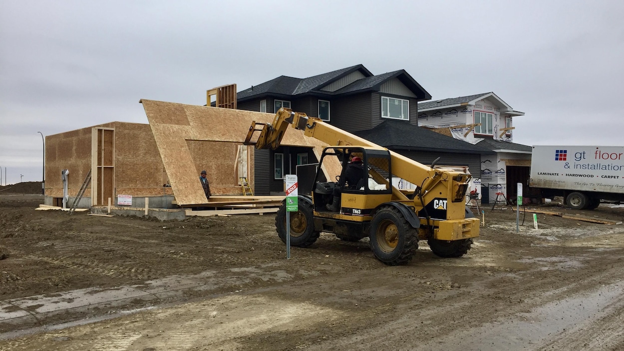 Une maison en construction en Saskatchewan