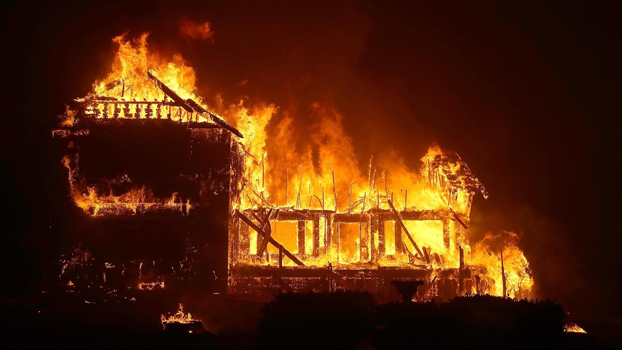 Le bilan grimpe à au moins 23 morts — Incendies en Californie Le bilan grimpe à au moins 23 morts — Incendies en Californie