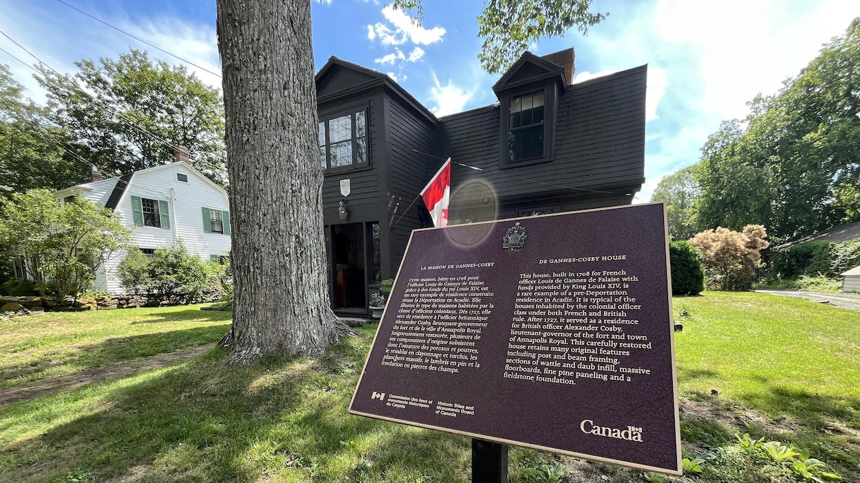 La plus vieille maison en bois, construite avant la déportation des Acadiens, est à vendre