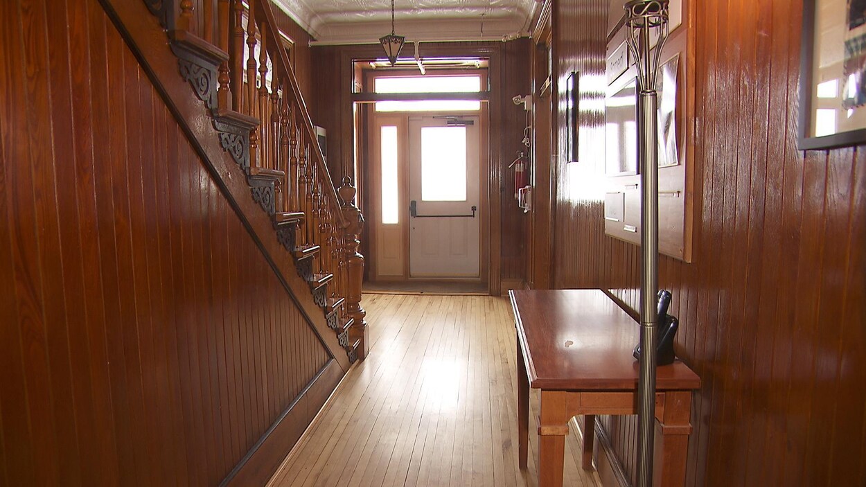 La maison J.-Arthur-Desjardins accueille des personnes atteintes de la maladie d'Alzheimer à Matane. La maison J.-Arthur-Desjardins accueille des personnes atteintes de la maladie d'Alzheimer à Matane.