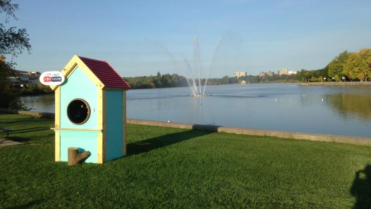 L'oeuvre d'Ultra Nan est installée sur la promenade du lac des Nations. L'oeuvre d'Ultra Nan est installée sur la promenade du lac des Nations.