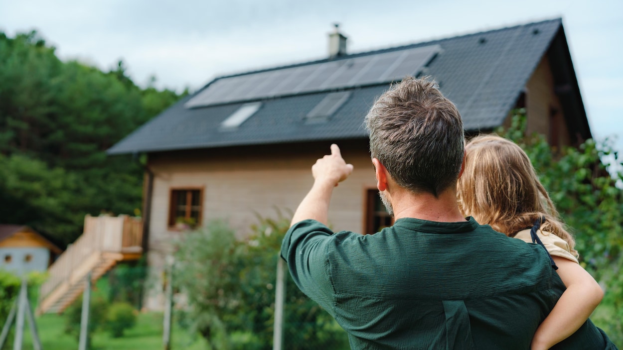 125 000 toits à énergie solaire d’ici 2035 au Québec : les entreprises sont-elles prêtes?