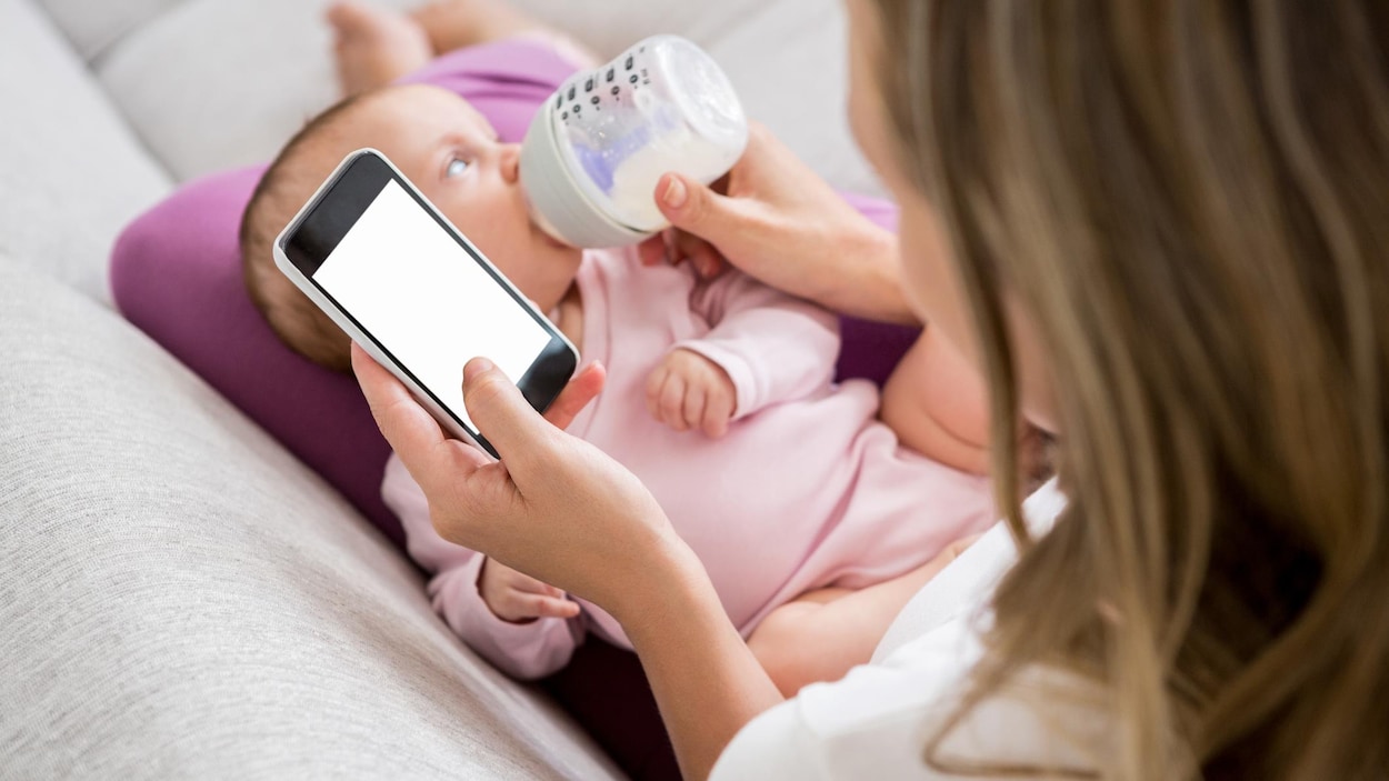 Pourquoi votre bébé ne devrait pas jouer avec votre téléphone