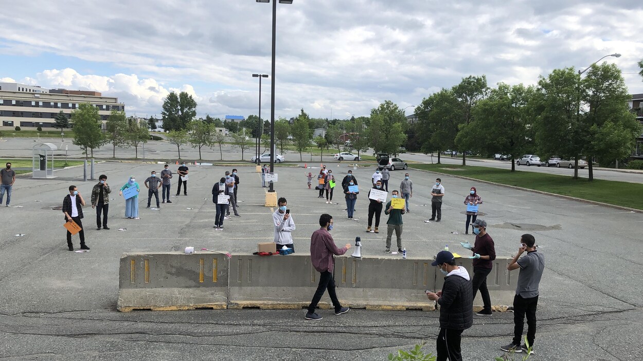 Plusieurs étudiants ont manifesté à Rouyn-Noranda contre la nouvelle réforme du PEQ.