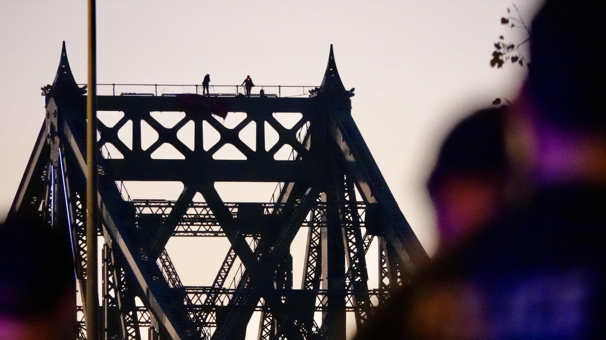 Pont Jacques-Cartier bloqué : les grimpeurs évitent leur procès