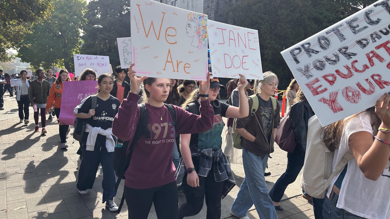 À Vancouver, des étudiants apportent leur soutien à Jane Doe, l’étudiante de Cornell
