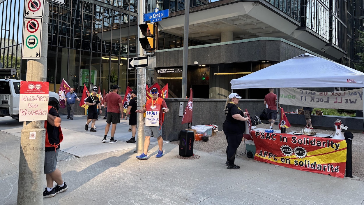 L’AFPC dépose une plainte de pratique déloyale de travail contre la Banque du Canada