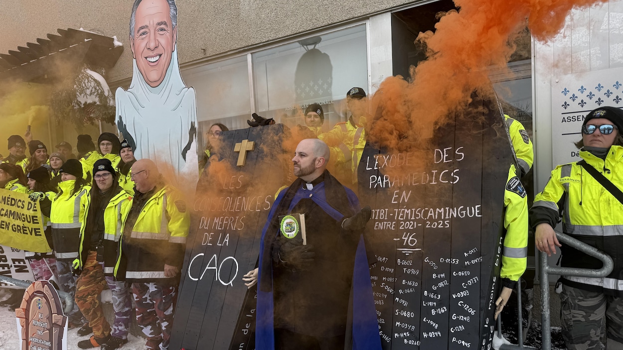 Les paramédicaux font des funérailles symboliques à leurs conditions de travail
