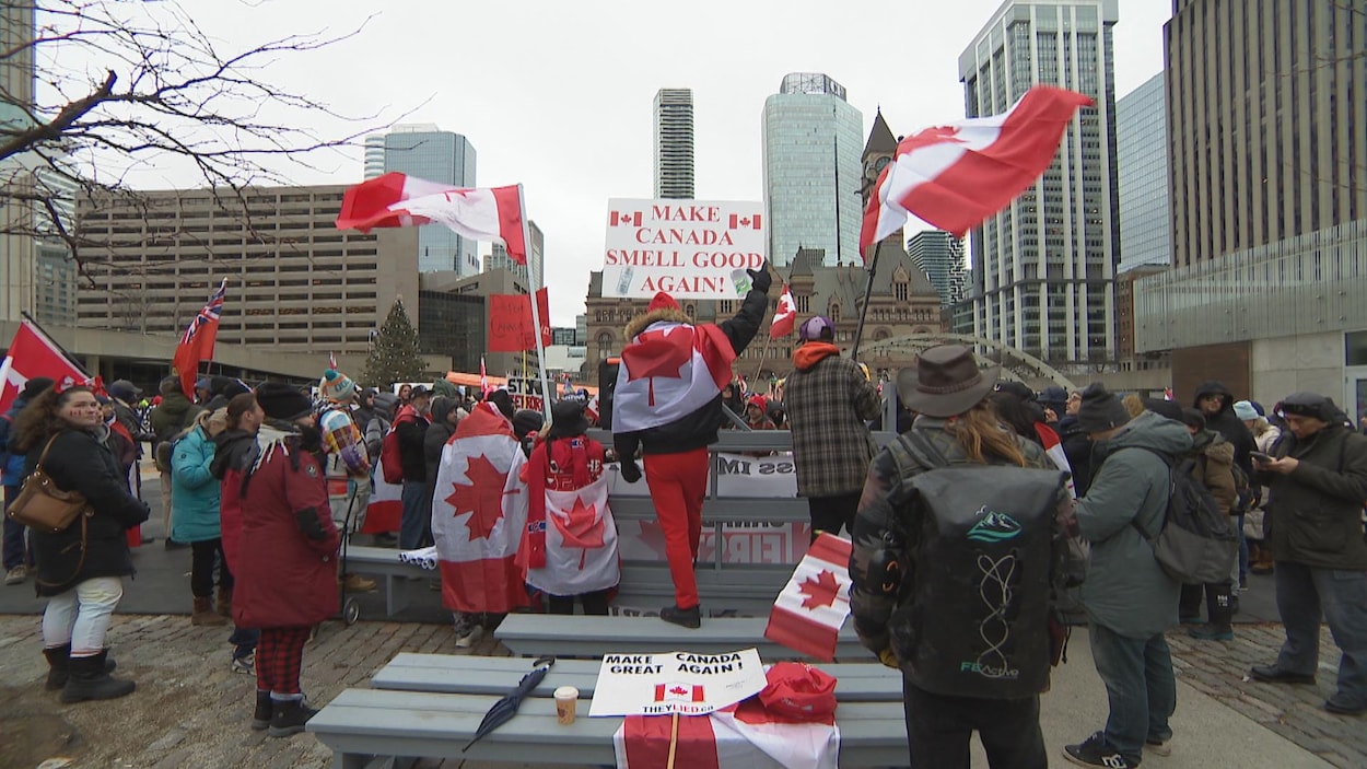 8 personnes accusées à la suite d’une manifestation contre l’immigration à Toronto