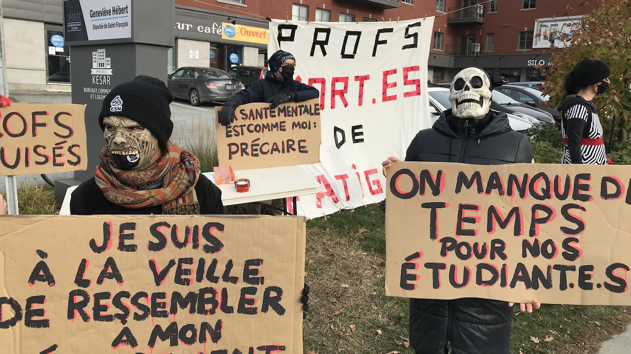 Des manifestants déguisés.