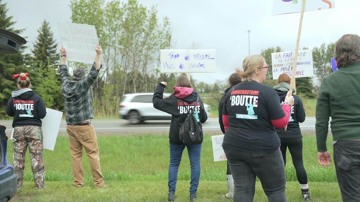 Des groupes communautaires accentuent la pression sur les élus régionaux