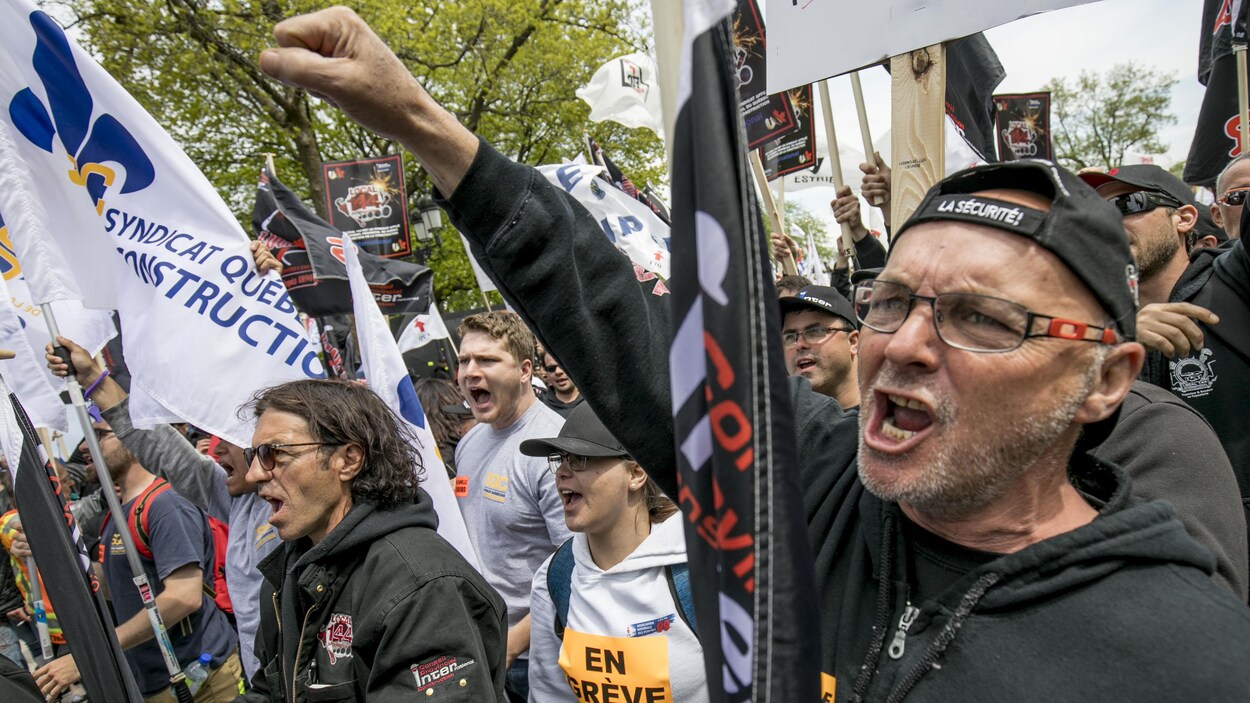 Manifestation monstre de travailleurs à Québec | Radio-Canada