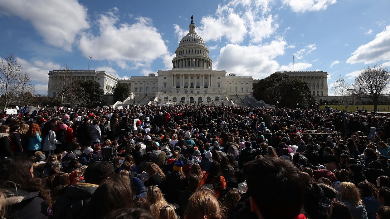 Des milliers d'élèves devant le Capitole. Des milliers d'élèves devant le Capitole.