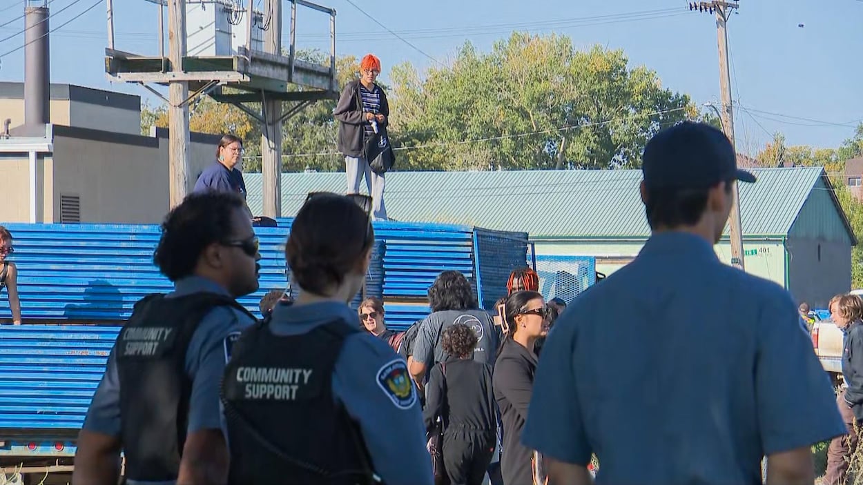 Le campement de la 20e Rue à Saskatoon échappe au démantèlement