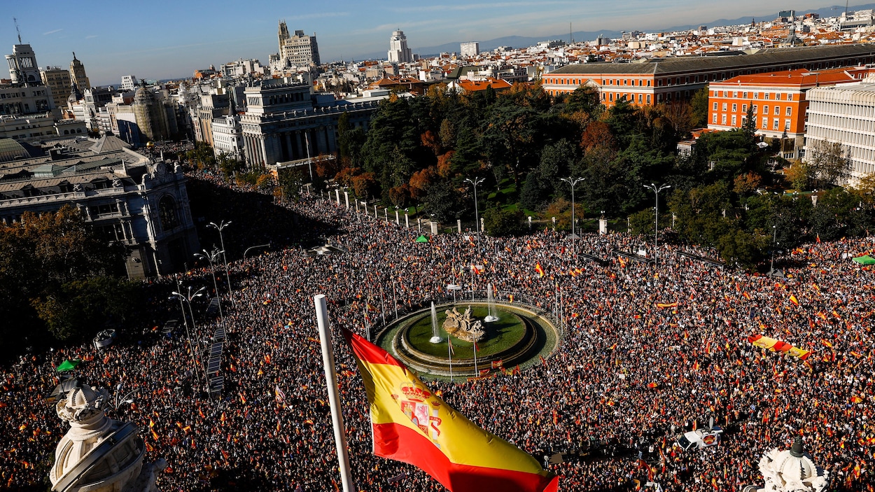 Milhares de espanhóis protestam contra anistia para separatistas catalães