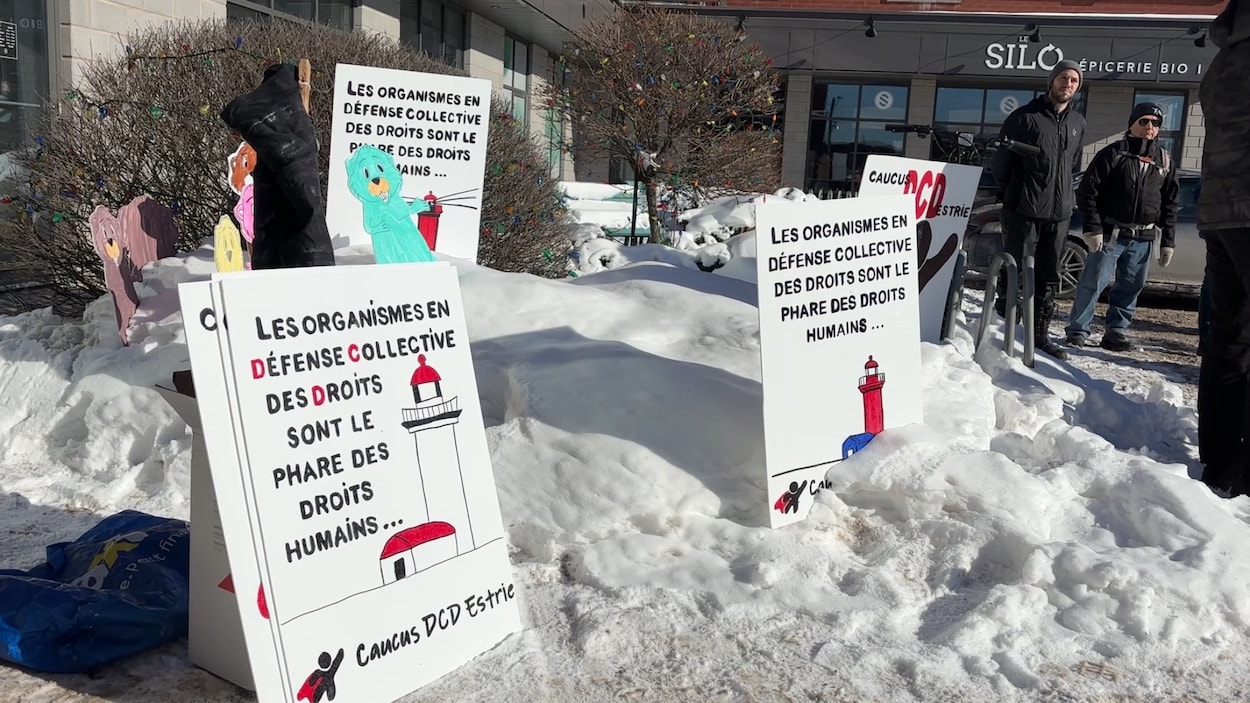 Une douzaine d’organismes communautaires en grève pour obtenir plus de financement