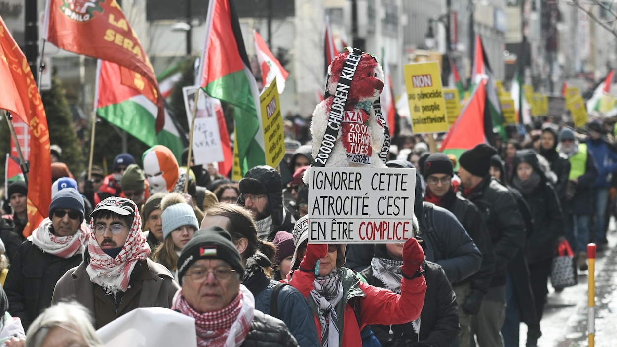 Des manifestants contre la guerre en Iran demandent à Carney de ne pas s’y joindre