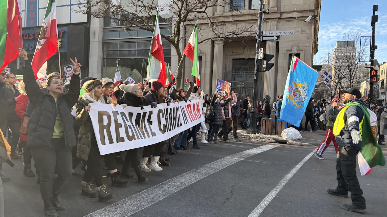 Des Canadiens manifestent en solidarité avec le peuple iranien
