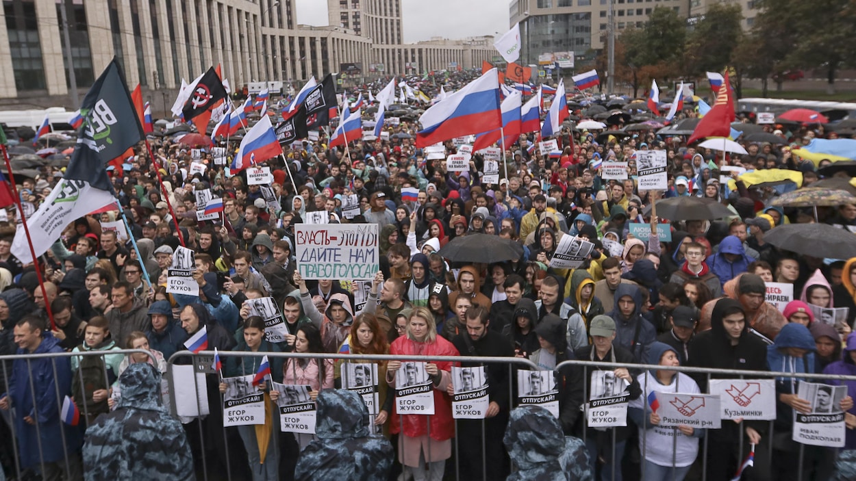 La popularité de Poutine en Berne ? - Page 2 Manifestation-moscou