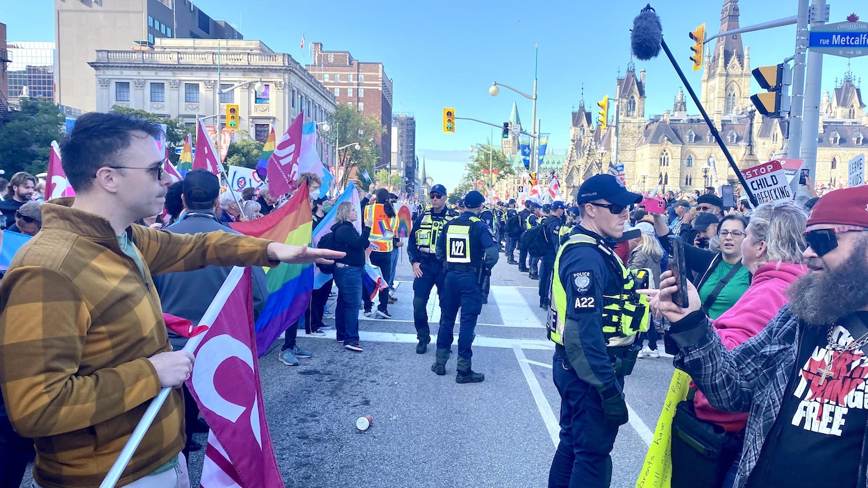 Le règlement pour limiter certaines manifestations à Ottawa franchit une étape de plus