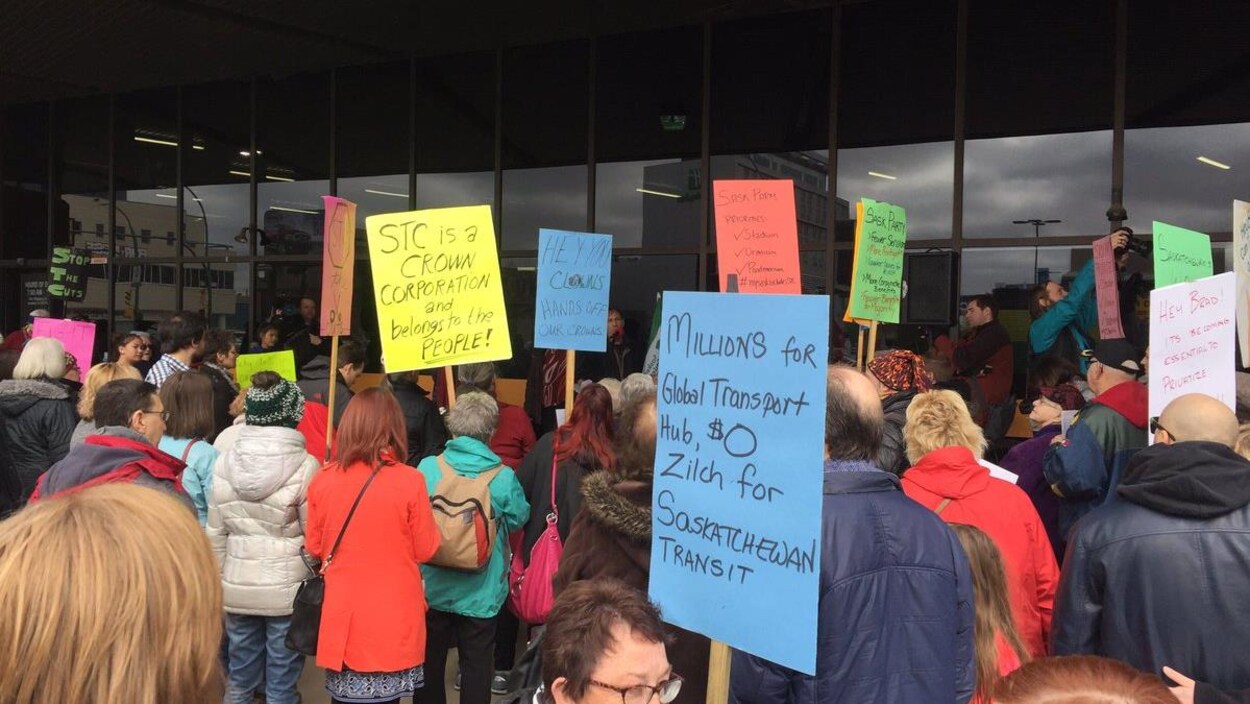 Des manifestants à Saskatoon