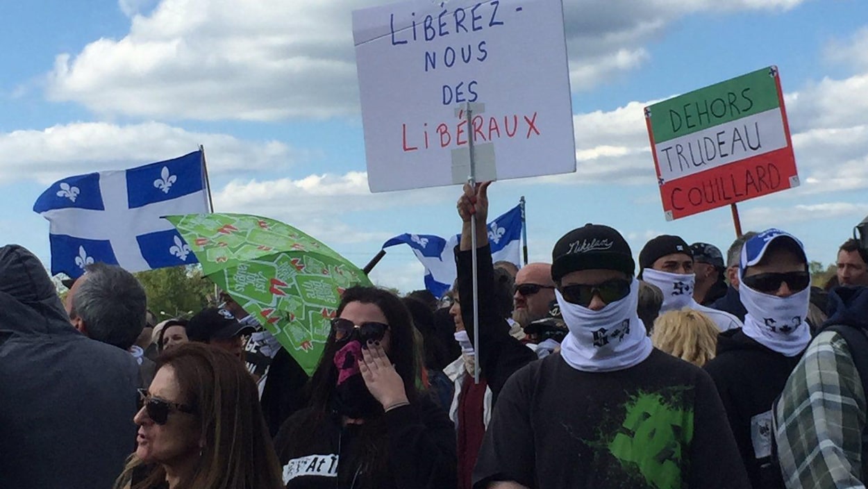 Faceàface tendu sur l'immigration à Lacolle RadioCanada.ca