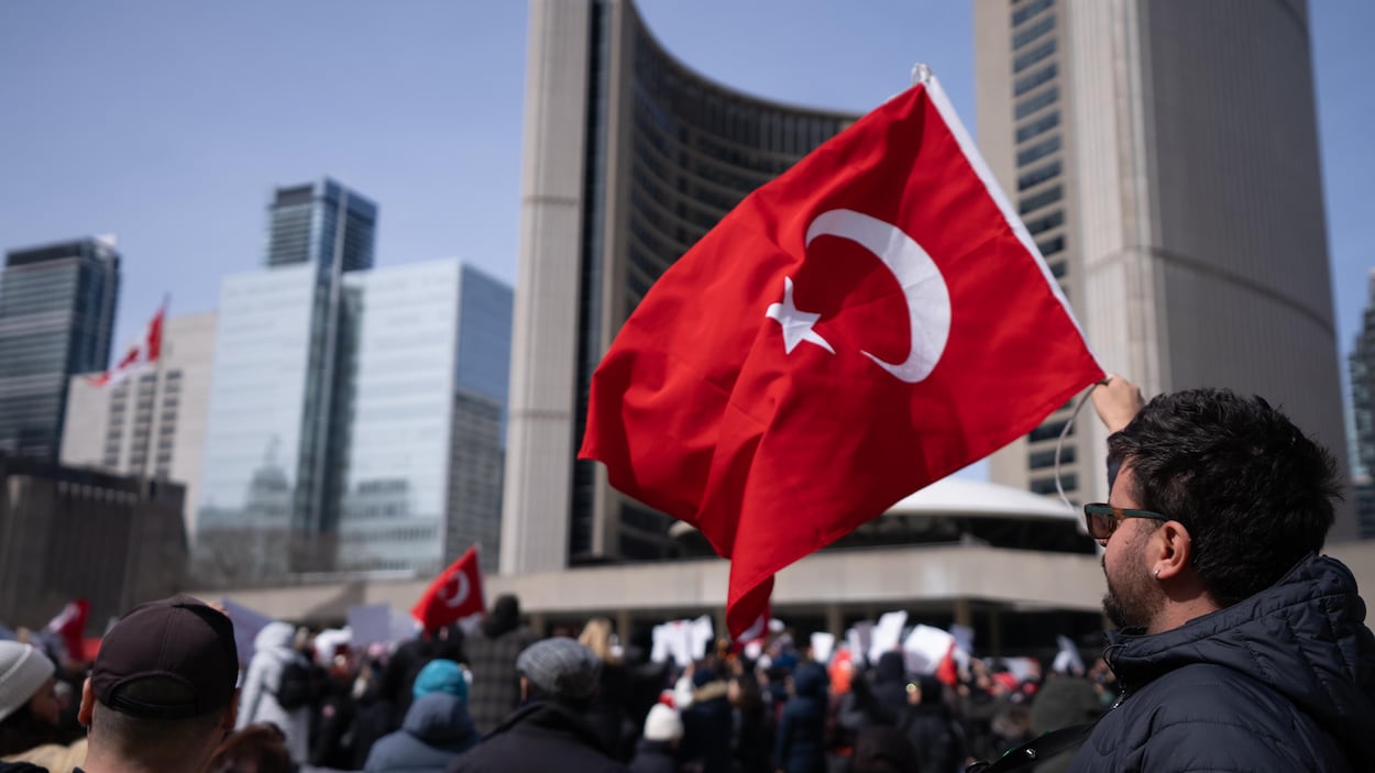 Arrestation du maire d’Istanbul : manifestations à Toronto et ailleurs dans le monde