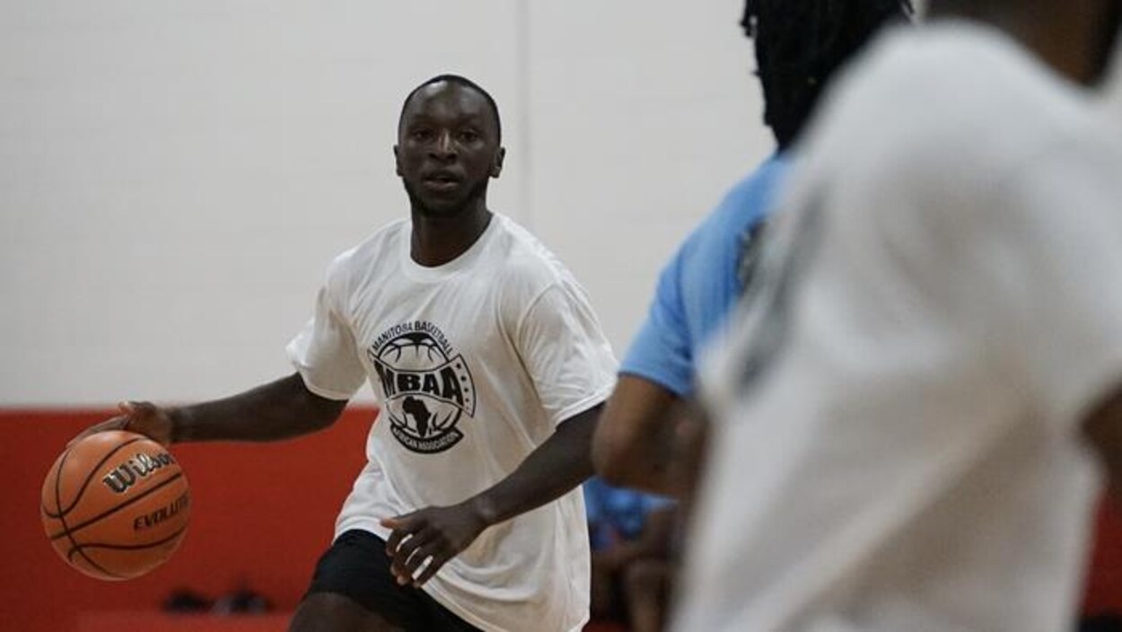 Du basket pour une bonne cause à Winnipeg RadioCanada