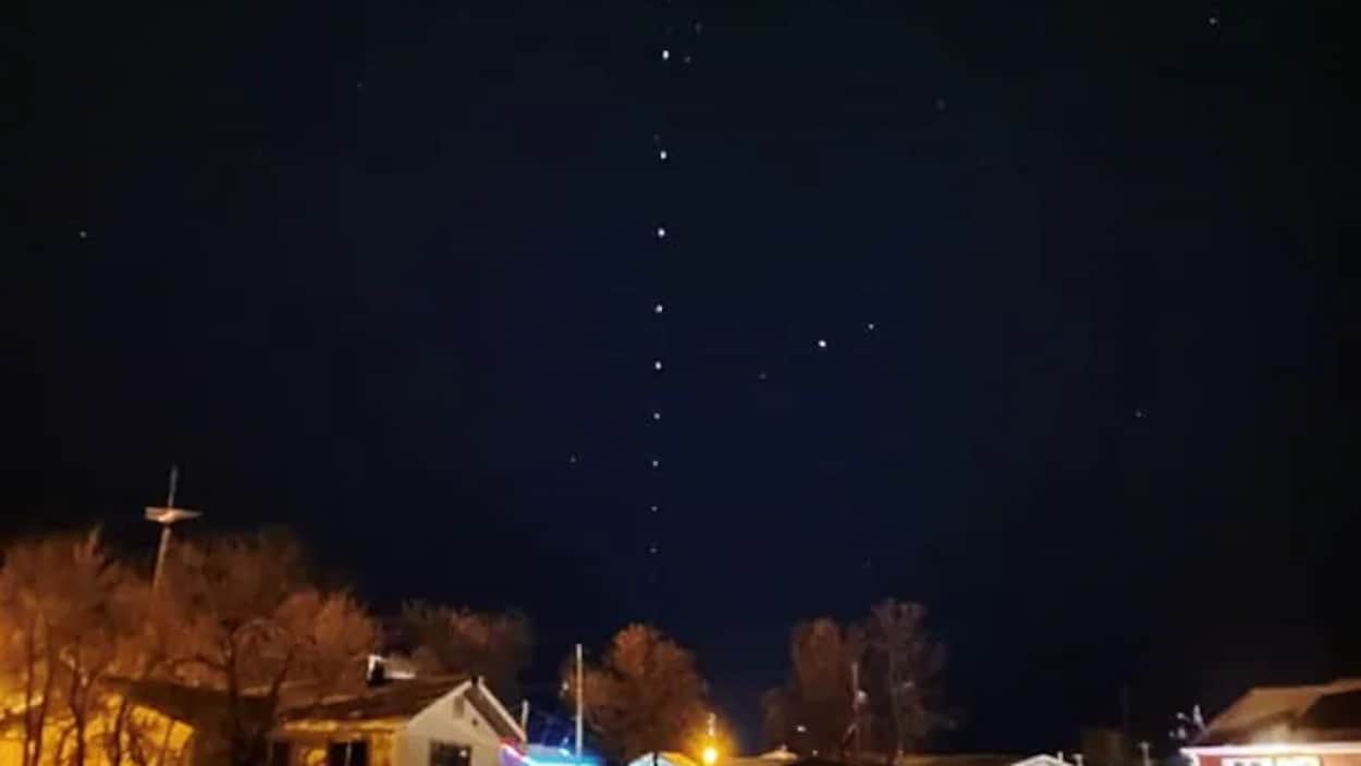 Point Lumineux Dans Le Ciel Juin 2023 D’étranges points lumineux dans le ciel sèment la confusion au Manitoba