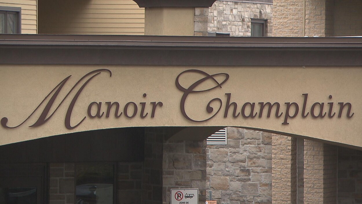 La façade du Manoir Champlain