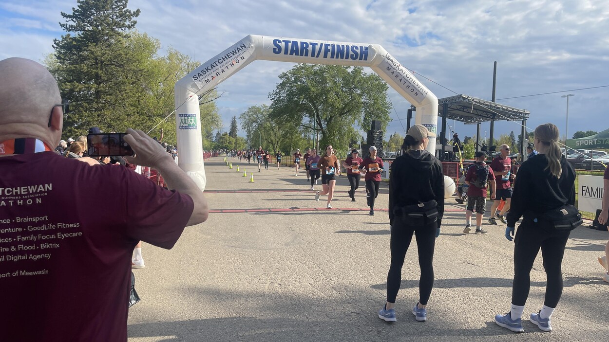 Plus de 5000 coureurs au 46e marathon de la Saskatchewan | Radio-Canada