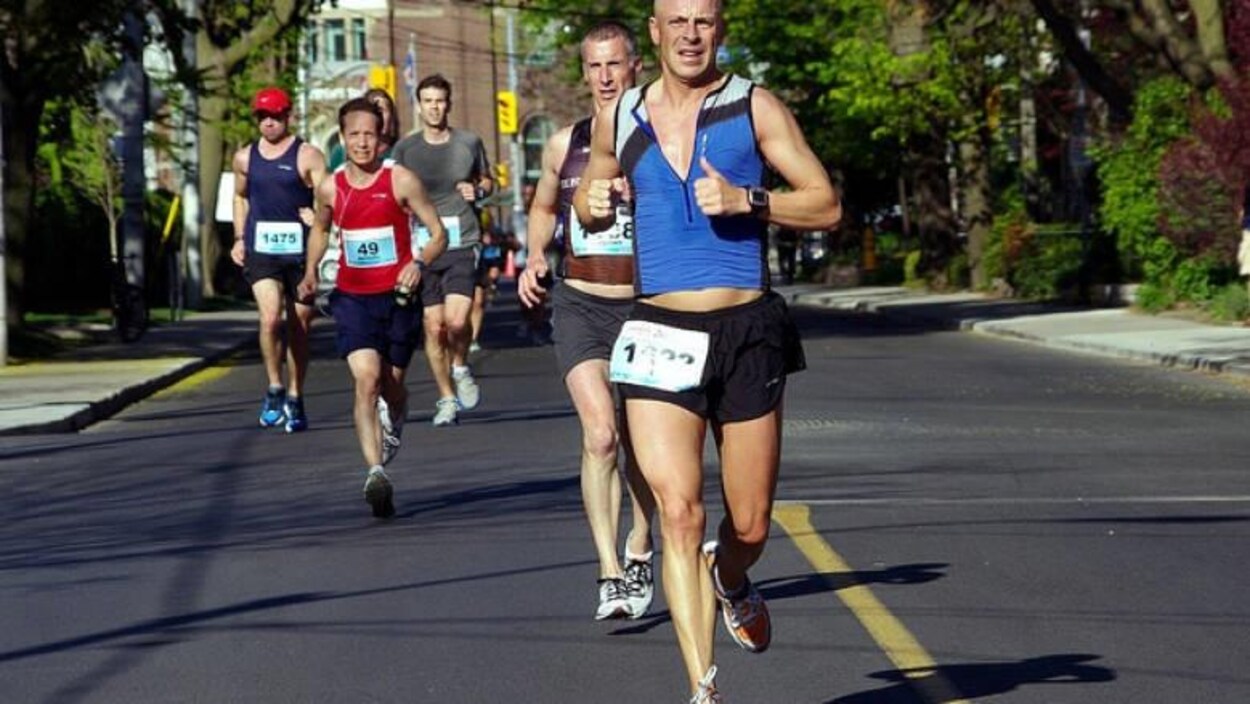 Des coureurs de marathon à Toronto