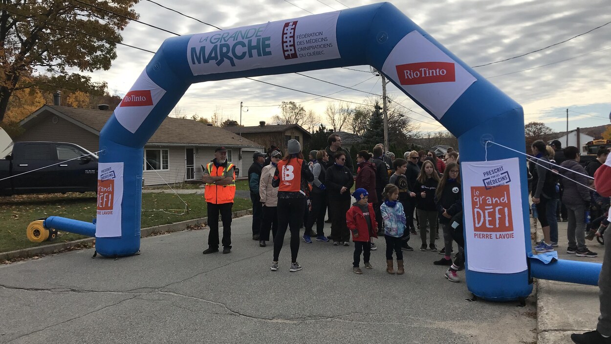 Des gens rassemblés pour une marche