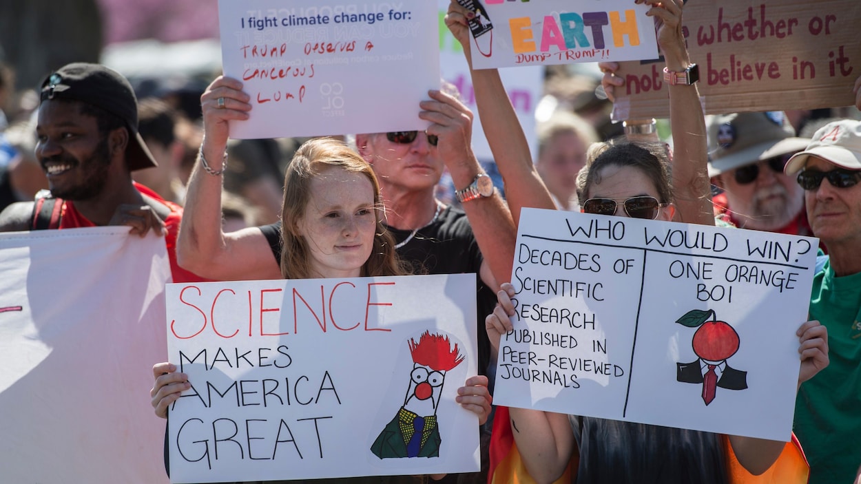 Les participants de la seconde édition de la Marche pour les sciences qui ont manifesté dans les rues de Washington avaient des messages clairs pour le président Trump.