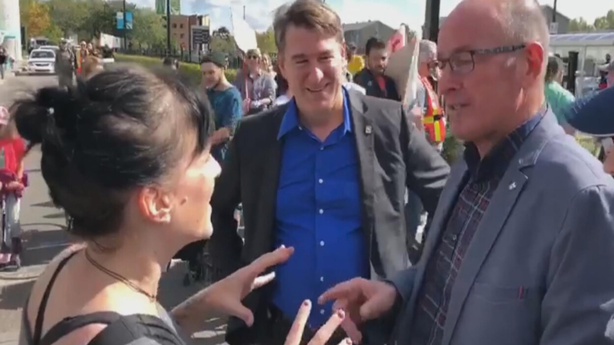 Mariannick Mercure et Yves Lévesque discutent