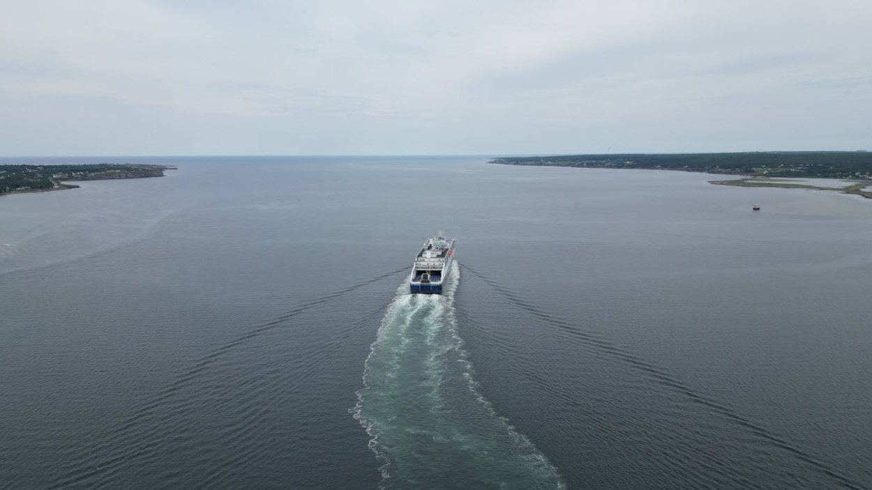 L’Île Rouge est en route, Marine Atlantique vise une mise en service en octobre