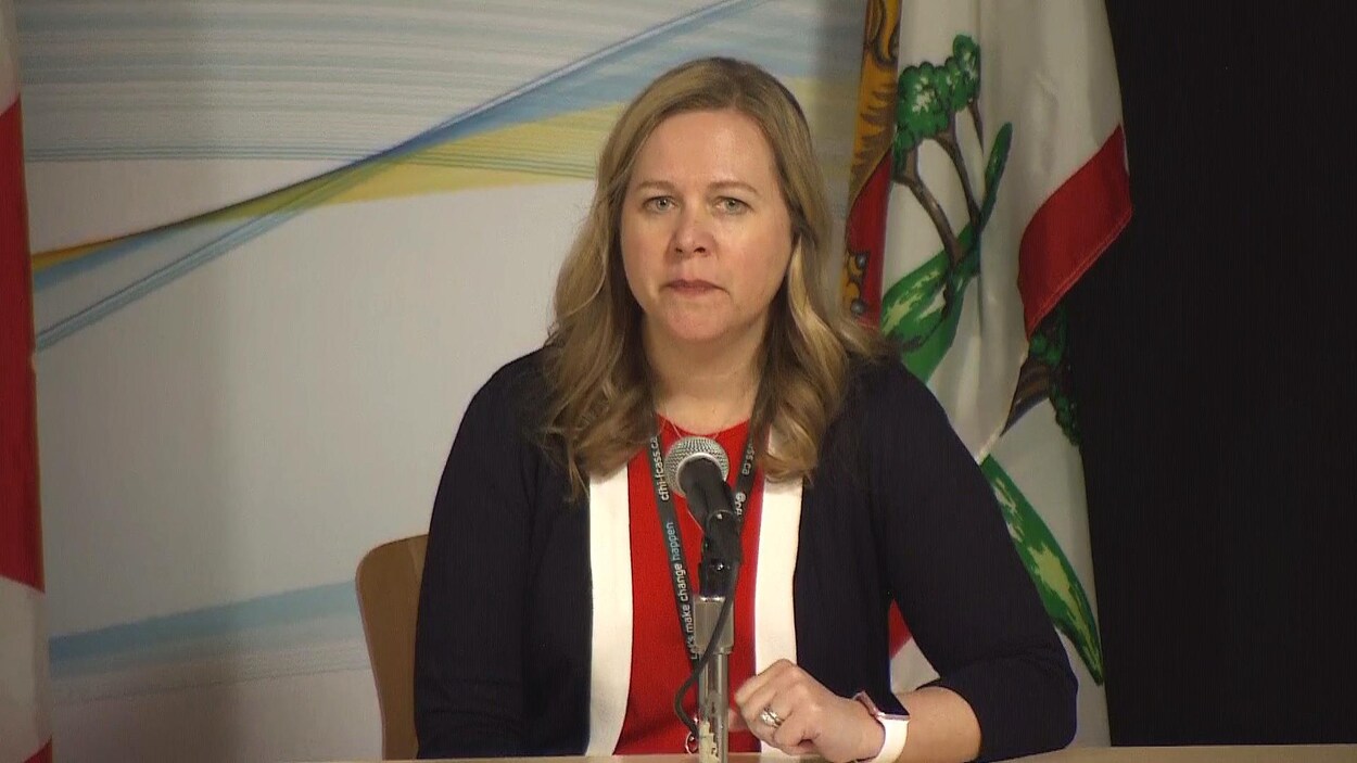 Marion Dowling, responsable des soins infirmiers à l'Île-du-Prince-Édouard, lors du point de presse quotidien sur l'évolution de la COVID-19 dans la province, le 1er avril 2020.