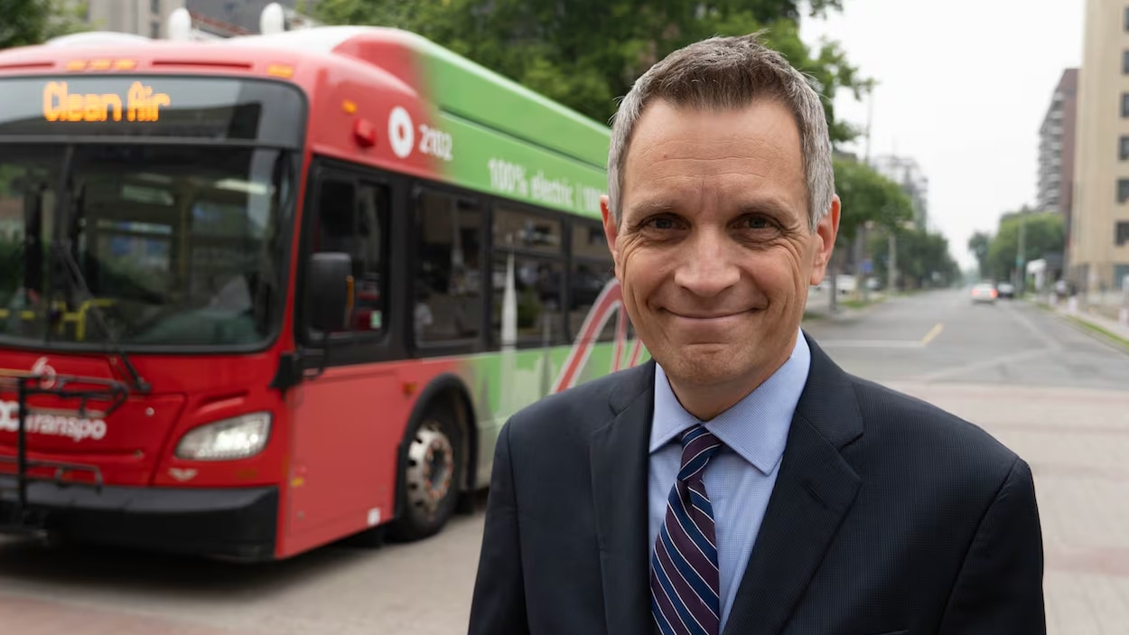 Mark Sutcliffe promet un transport en commun à moins de 100 $ par mois