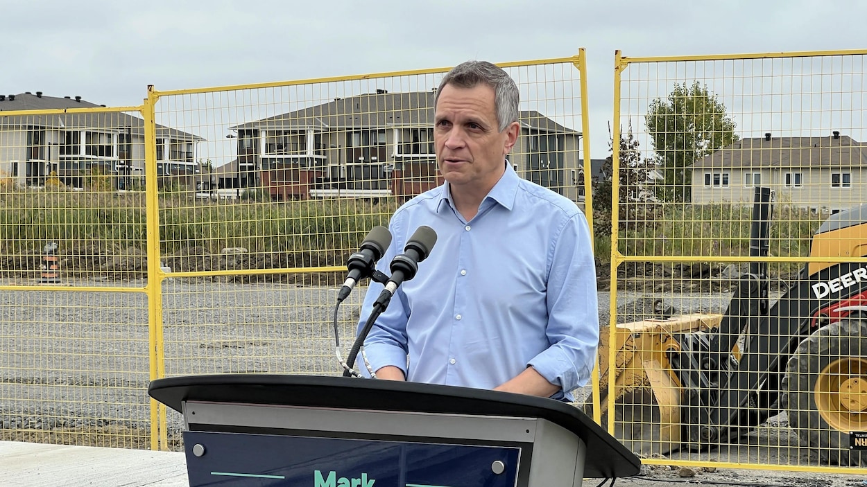 Élections municipales : Sutcliffe promet des milliards face au déficit en infrastructures