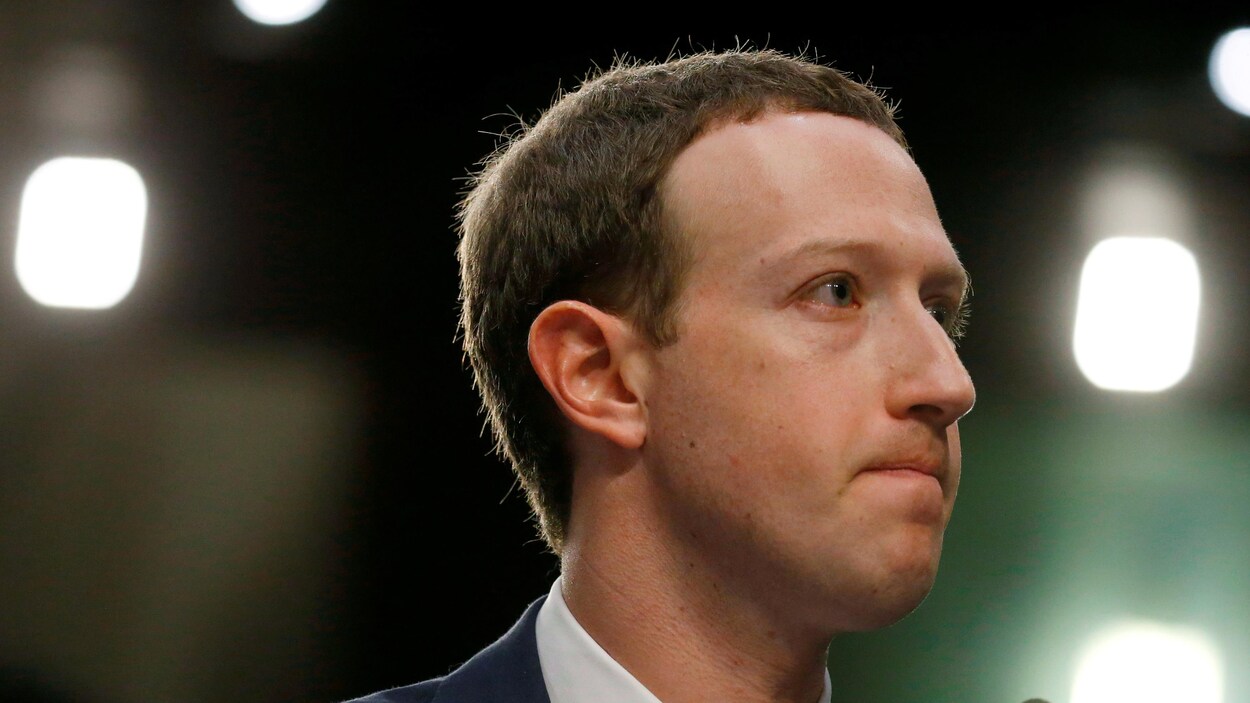 Le PDG de Facebook, Mark Zuckerberg, témoigne au Congrès américain dans la foulée du scandale des données personnelles obtenues par la firme Cambridge Analytica.