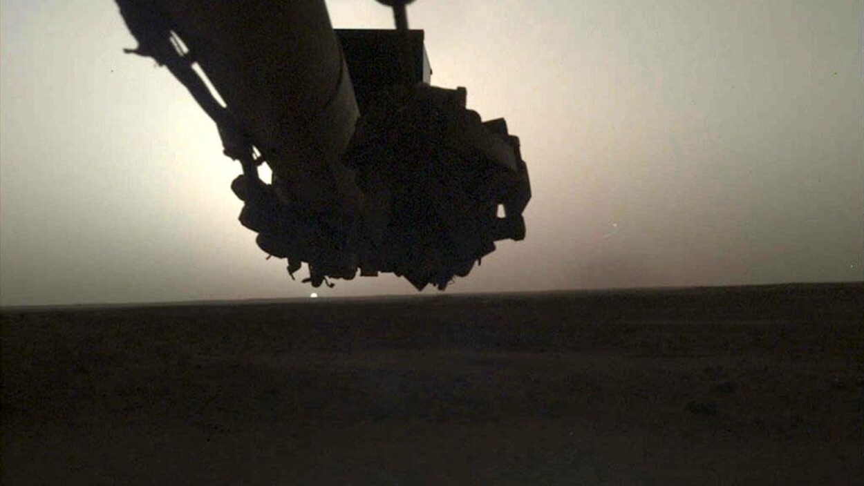 Quand Le Soleil Se Pointe à Lhorizon Sur Mars Mission