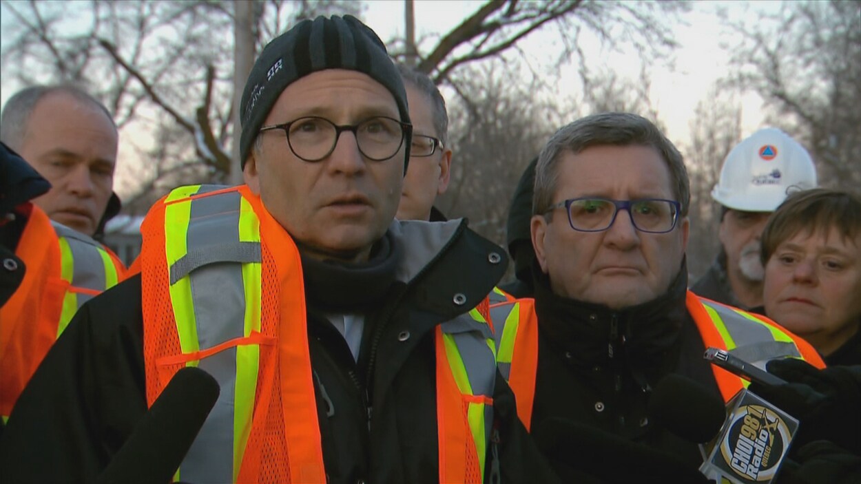 Martin Coiteux et Régis Labeaume lors d'un point de presse commun. Martin Coiteux et Régis Labeaume lors d'un point de presse commun.