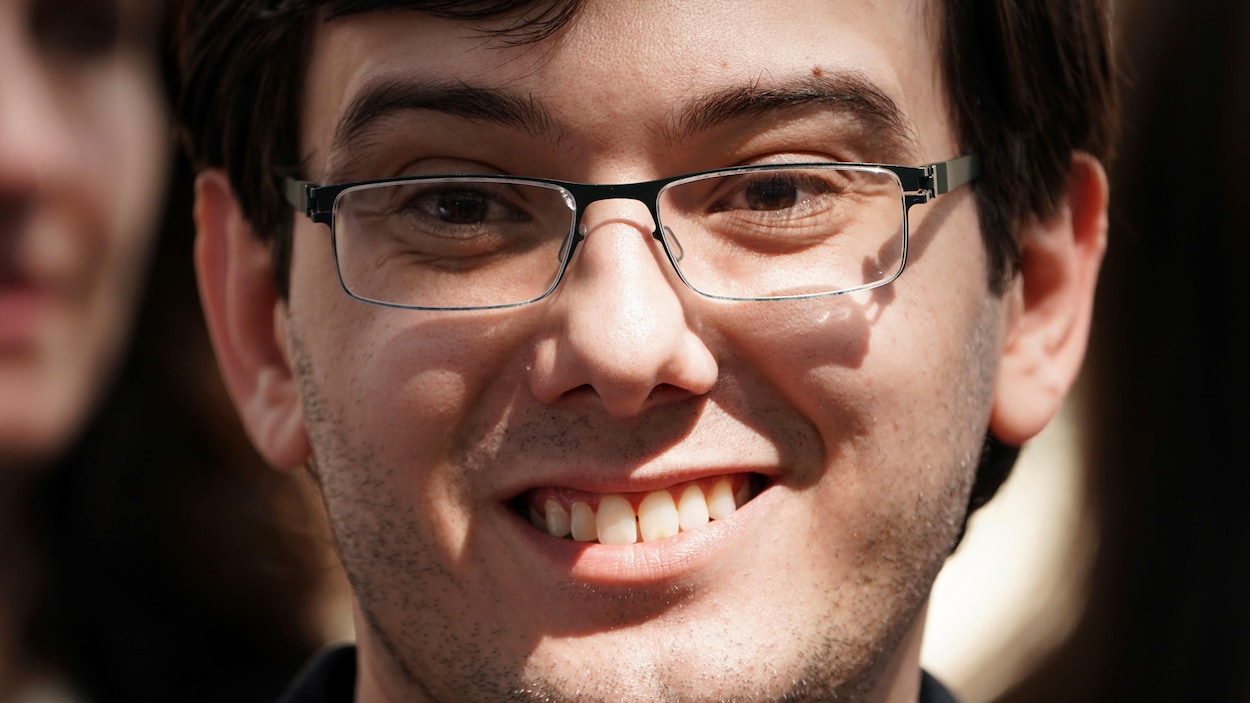 L’entrepreneur américain Martin Shkreli, surnommé « l'homme le plus détesté des États-Unis » L’entrepreneur américain Martin Shkreli, surnommé « l'homme le plus détesté des États-Unis »