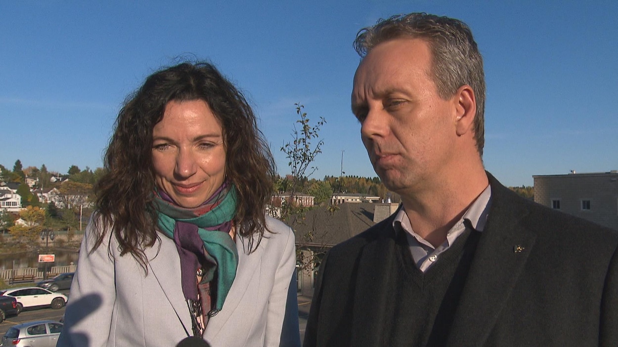 La chef du Bloc Québécois, Martine Ouellet et le candidat bloquiste dans Lac-Saint-Jean, Marc Maltais à Alma le 12 octobre 2017 La chef du Bloc Québécois, Martine Ouellet et le candidat bloquiste dans Lac-Saint-Jean, Marc Maltais à Alma le 12 octobre 2017