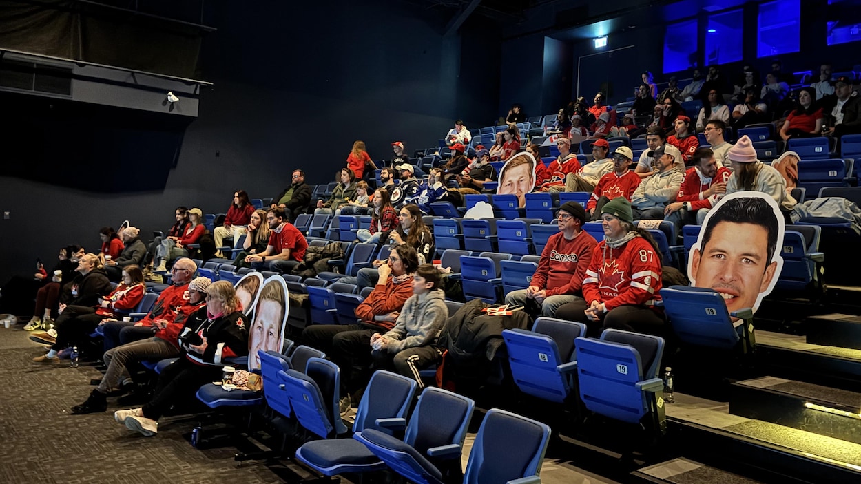 Des partisans de hockey d’Halifax unis pour encourager Équipe Canada