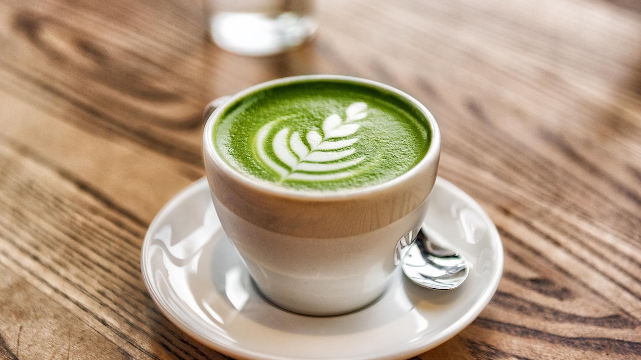 Le boom du matcha, un couteau à double tranchant pour des cafés canadiens