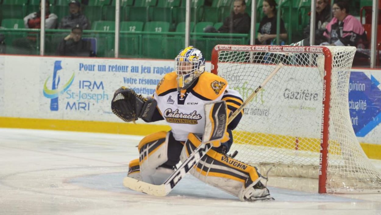 Le gardien originaire de Shawinigan Mathieu Bellemare devant le filet Le gardien originaire de Shawinigan Mathieu Bellemare devant le filet